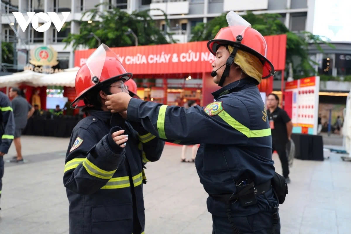 Vietnam spirit impresses thousands at programme glorifying Public Security Force